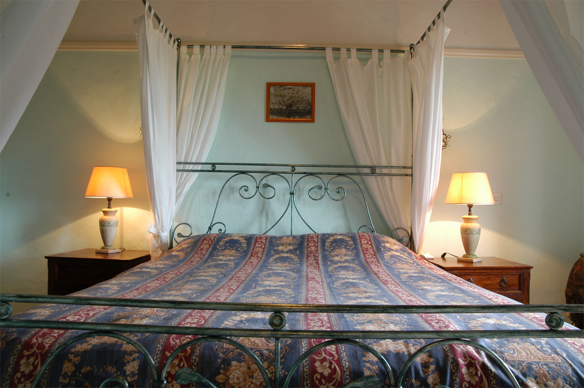 Himmelbett mit hochwertiger Memory Matratze