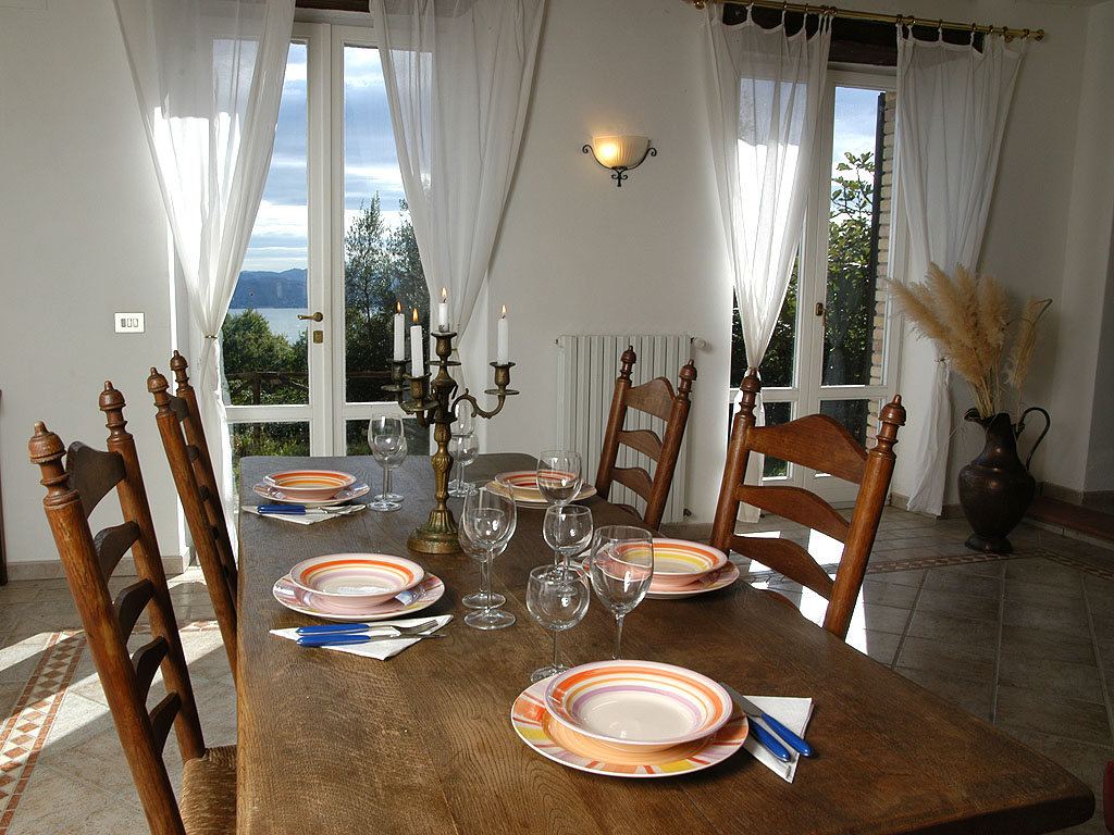 Wohnzimmer mit Seeblick (Wohnung Vera)